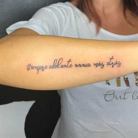 scritta tatuaggio braccio|Tatuaggio braccio uomo e donna: piccoli, scritta,。